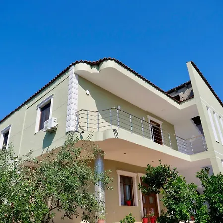 The Trio Nest Bed and Breakfast Kamez